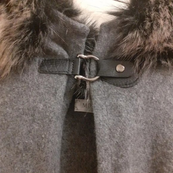 Grey Fur Shawl - Picture 2 of 4